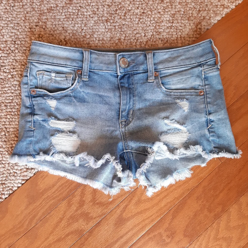 American Eagle Distressed Shortie Shorts size 4 - Picture 2 of 16